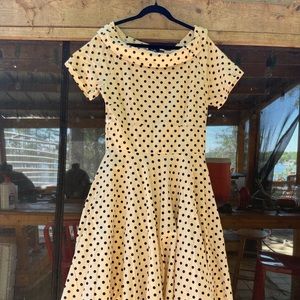 Size 12. The 50s style dress. A wide fitted waistband, full circle skirt.